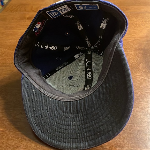 Youth Cubs hat gently worn. New Era Chicago Cubs 59Fifty Baseball Hat - Picture 3 of 5